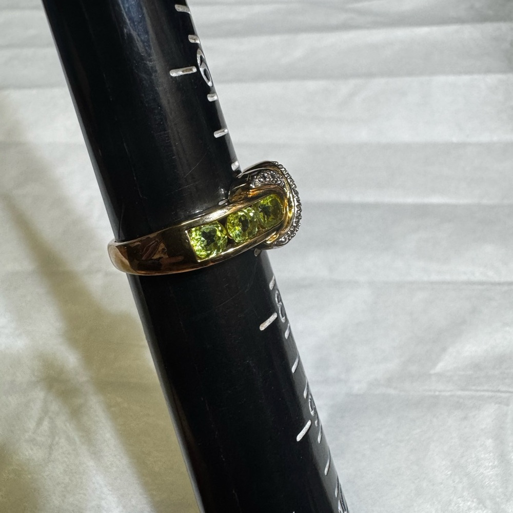 Peridot gemstone ring - Picture 3 of 6